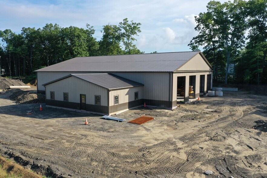 More Photos Of 5 Goddard Rd, Northborough Warehouse For Lease