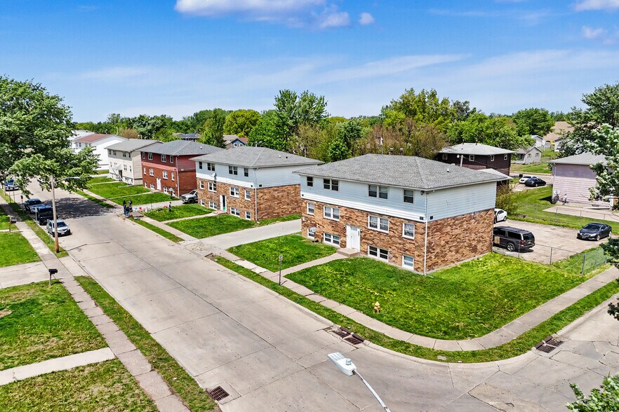 More Photos Of 604-702 W 63rd St, Davenport Apartments For Sale