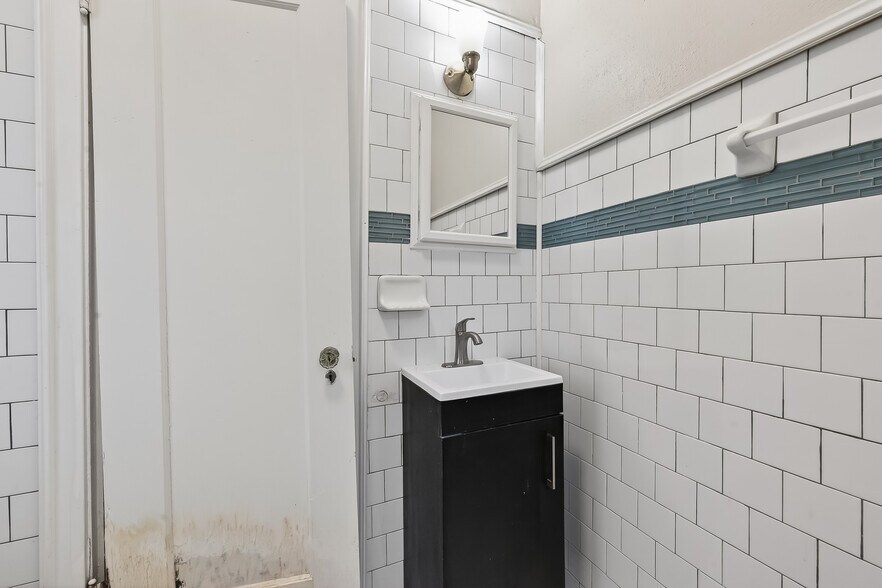 More Photos Of 3410 Austin St, Houston Office Residential For Lease