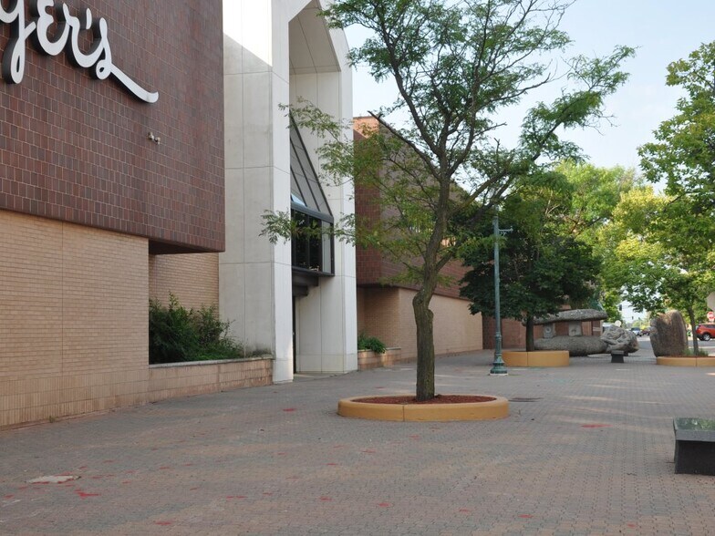 More Photos Of 600-660 W Saint Germain St, Saint Cloud Freestanding For Sale