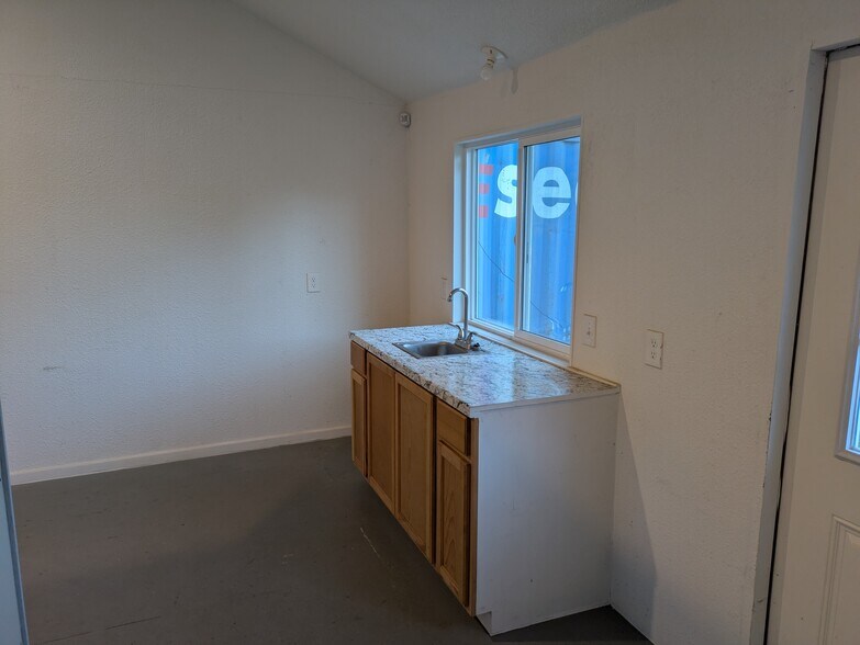 More Photos Of 10301 31st St E, Edgewood Contractor Storage Yard For Lease