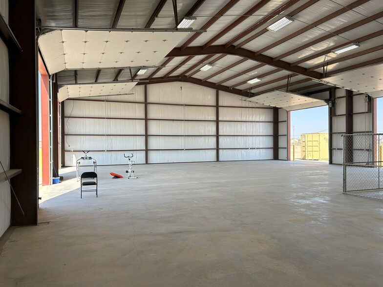 More Photos Of 1463 Oil Mill Rd, Pecos Warehouse For Lease