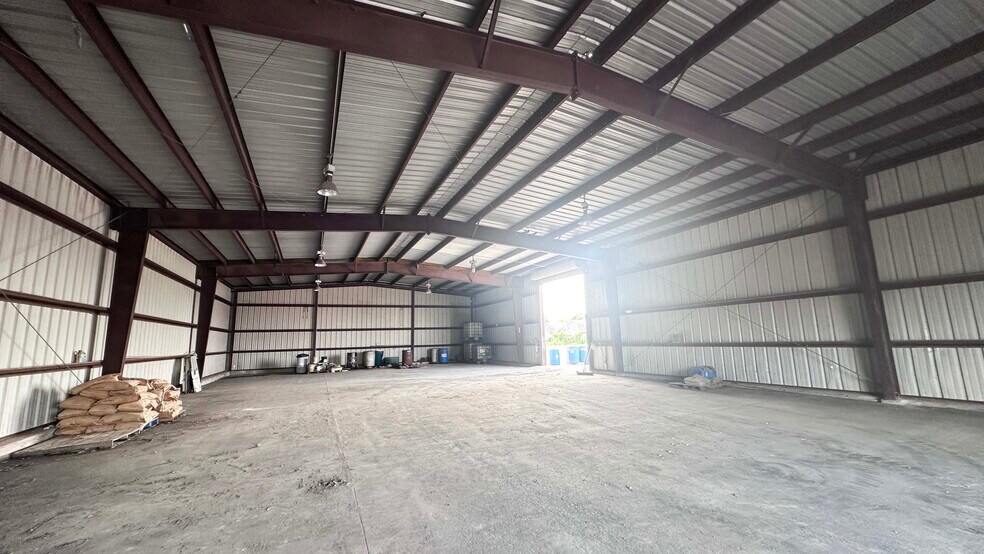 More Photos Of 1905 Jasmine Dr, Pasadena Industrial For Lease