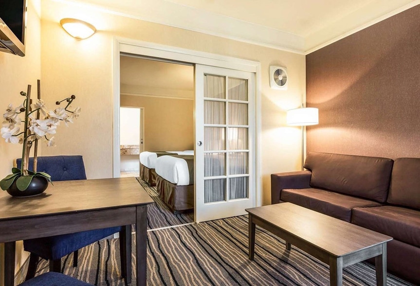 More Photos Of 631 Camino del Rio S, San Diego Hotel For Sale