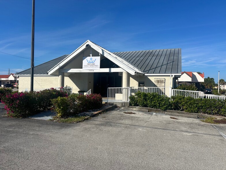 More Photos Of 5484 Rattlesnake Hammock Rd, Naples Freestanding For Lease