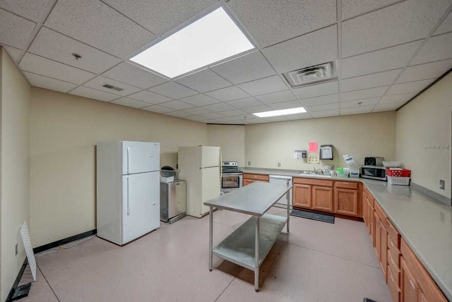 More Photos Of 2730 Crossbridge Rd, Lincoln Religious Facility For Sale