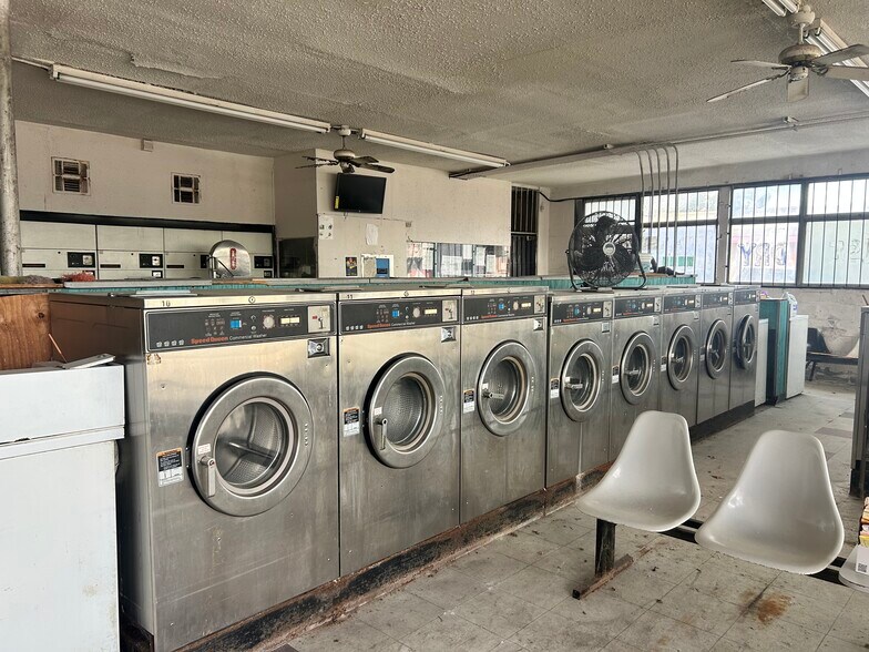 More Photos Of 5602 Cavalcade St, Houston Storefront For Sale