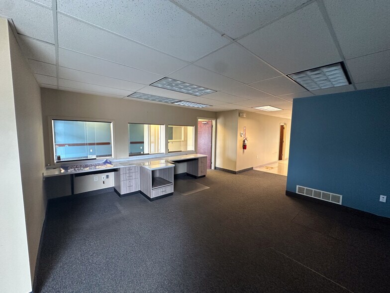 More Photos Of 121 Erie Canal Dr, Rochester Office For Sale
