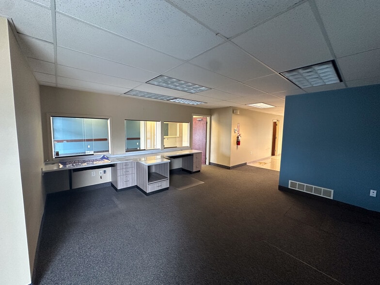 More Photos Of 121 Erie Canal Dr, Rochester Medical For Sale