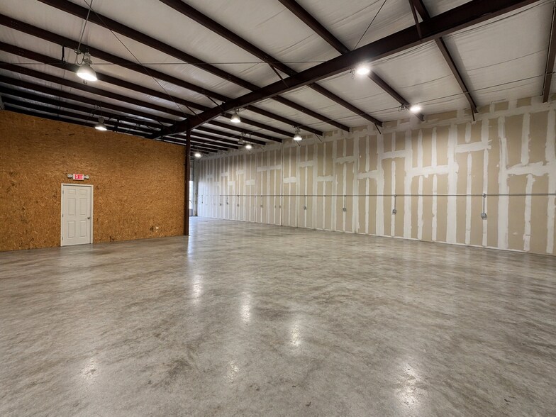 More Photos Of 2500 NW 6th St, Ocala Distribution For Lease