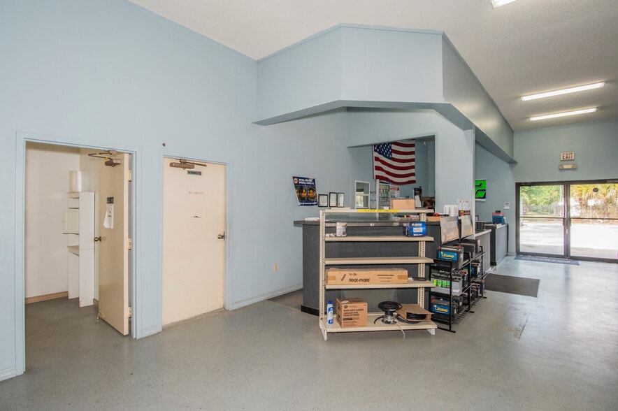 More Photos Of 982 E Hartshorn Ln, Holder Auto Repair For Sale