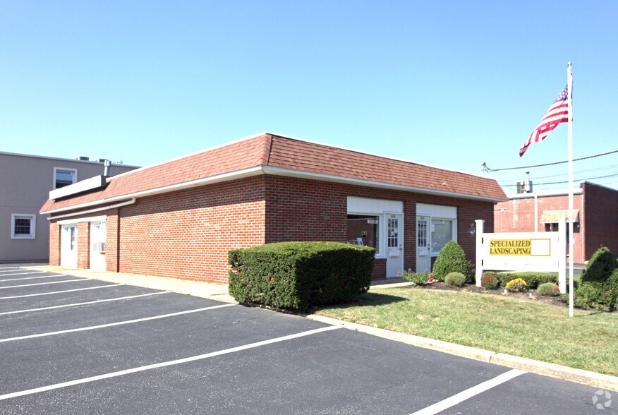 Primary Photo Of 2000-2002 Bellmore St, Oakhurst Loft Creative Space For Lease