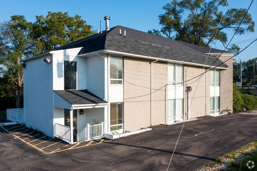 More Photos Of 30785 Grand River Ave, Farmington Hills Office For Sale