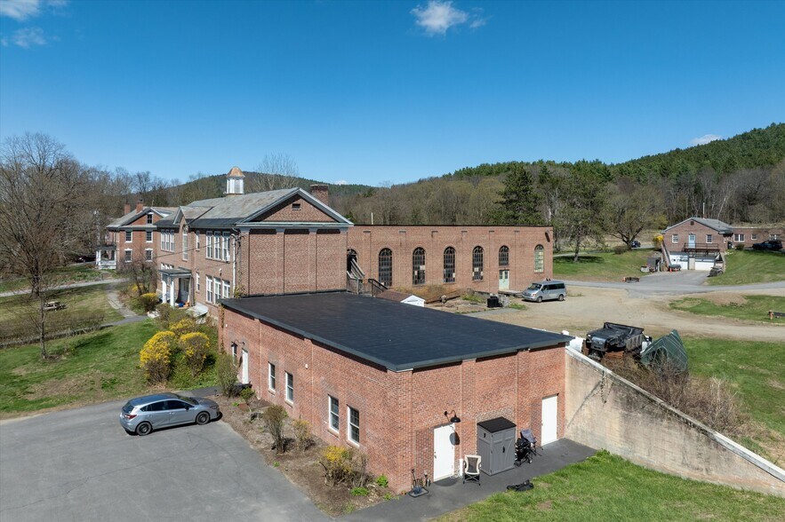 More Photos Of 25 Warner Center Rd, Saxtons River Apartments For Sale