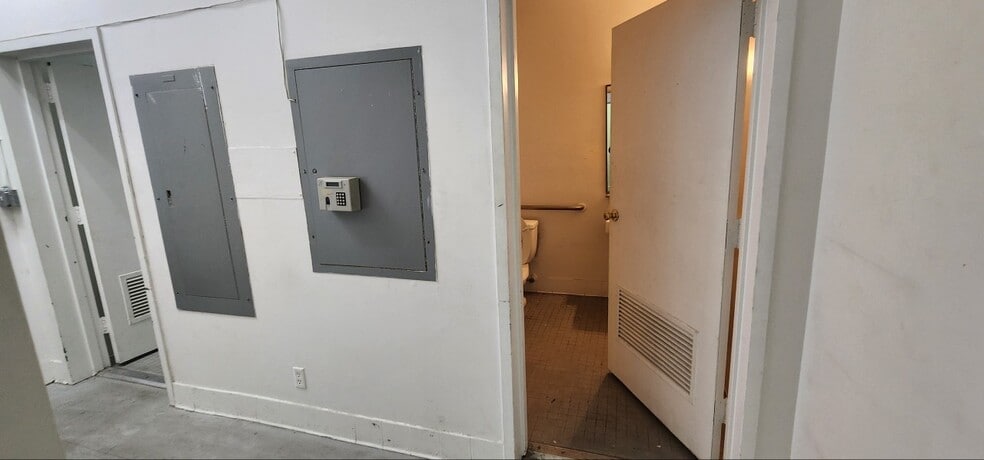 More Photos Of 1001 E 7th St, Los Angeles Warehouse For Lease