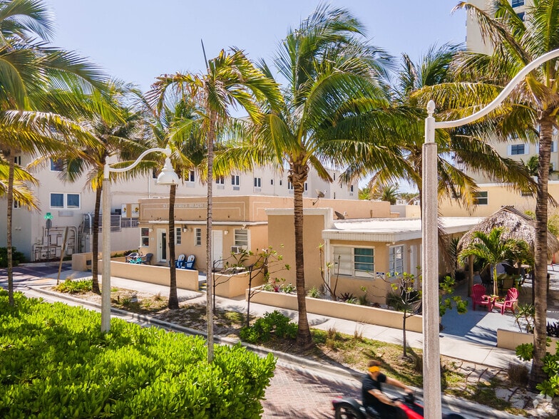 More Photos Of 310 Michigan St, Hollywood Hotel For Sale