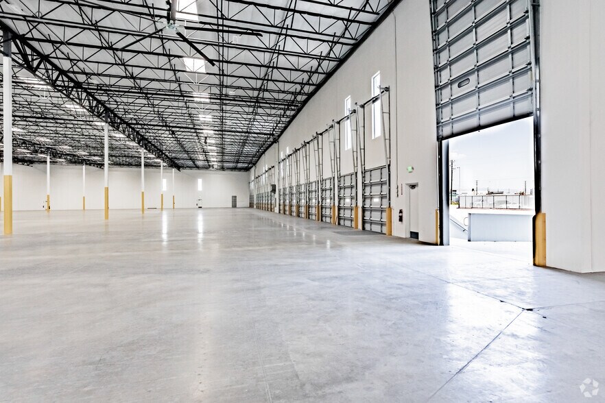 More Photos Of 1901 Via Burton, Fullerton Distribution For Lease