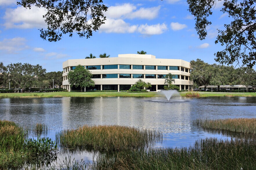 More Photos Of 7108 Fairway Dr, Palm Beach Gardens Medical For Sale