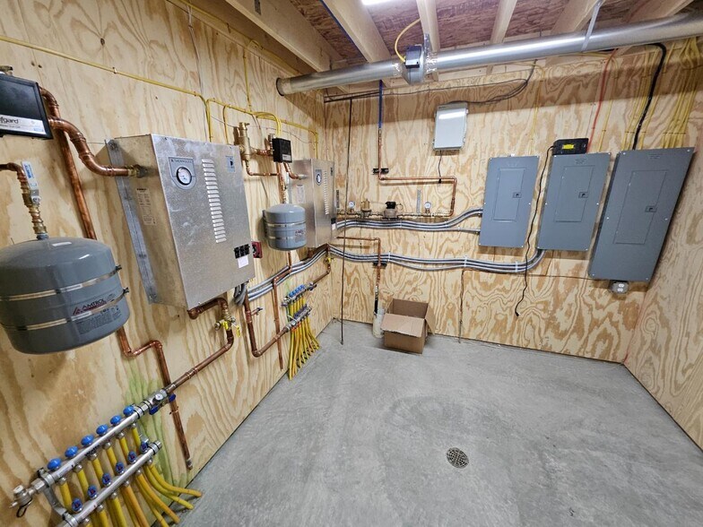 More Photos Of 6476 30th Ave NE, Rugby Showroom For Sale