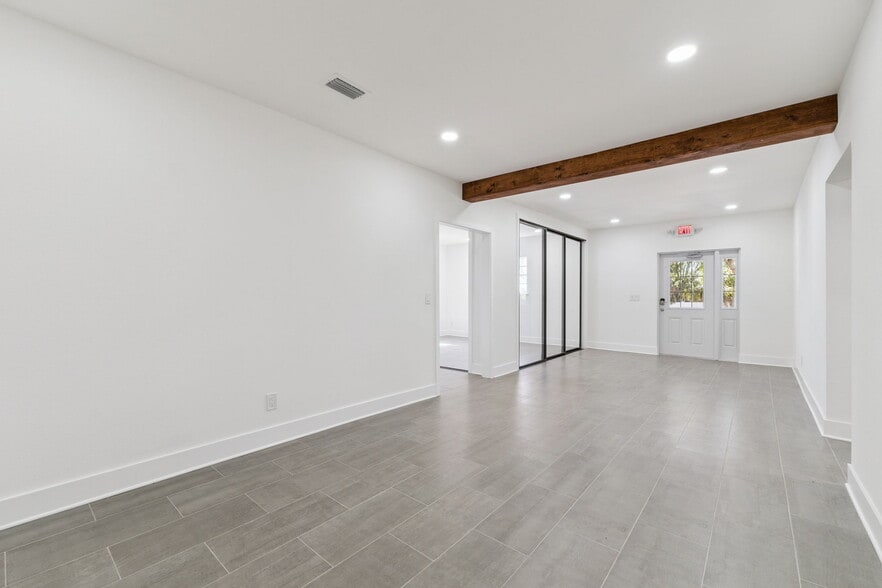 More Photos Of 557 W Plant St, Winter Garden Office For Sale
