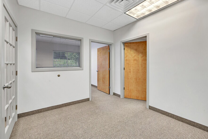 More Photos Of 1449 Old Waterbury Rd, Southbury Office For Sale