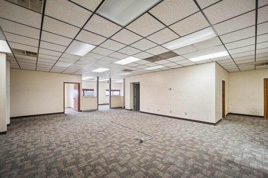 More Photos Of 200 1st Ave E, Newton Office For Sale