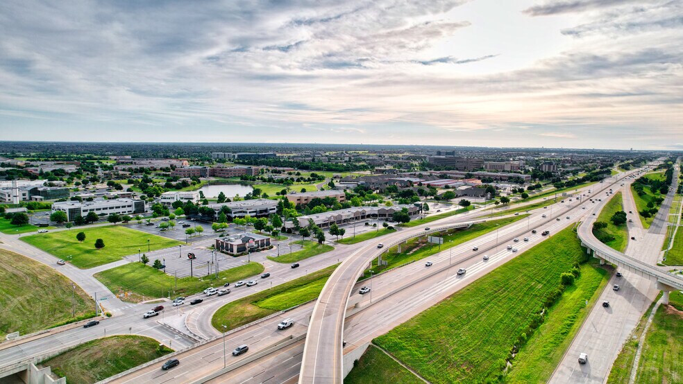 More Photos Of 3521-3561 W Memorial Rd, Oklahoma City General Retail For Lease