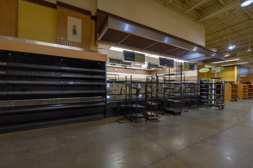 More Photos Of 3253 Dodge St, Omaha Hotel For Sale