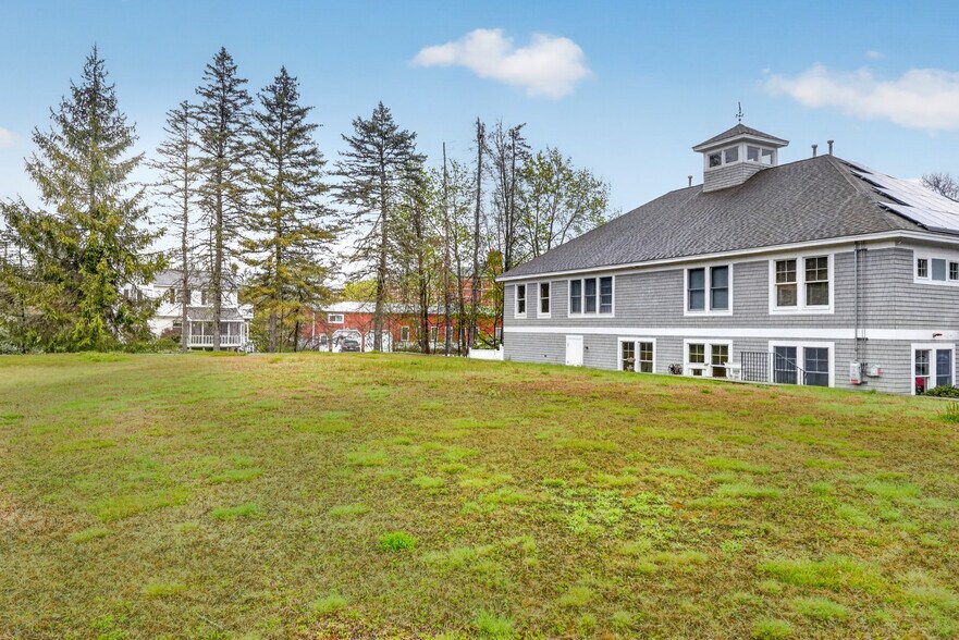 More Photos Of 140 Summer St, Holliston Veterinarian Kennel For Sale