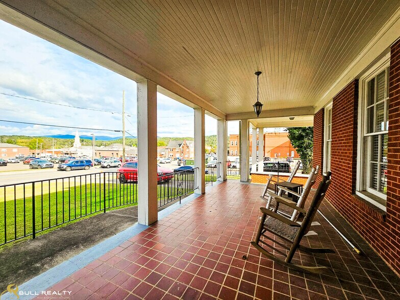 More Photos Of 51 Broad St, Ellijay Office For Lease