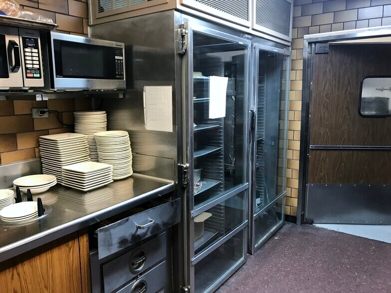 More Photos Of 600 E Sahara Ave, Las Vegas Unknown For Lease