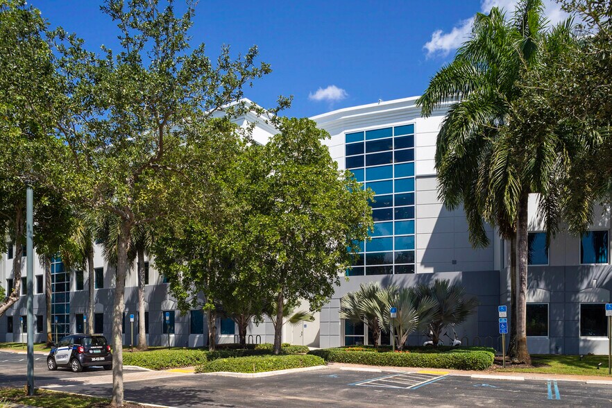 More Photos Of 9850 NW 41st St, Doral Unknown For Lease