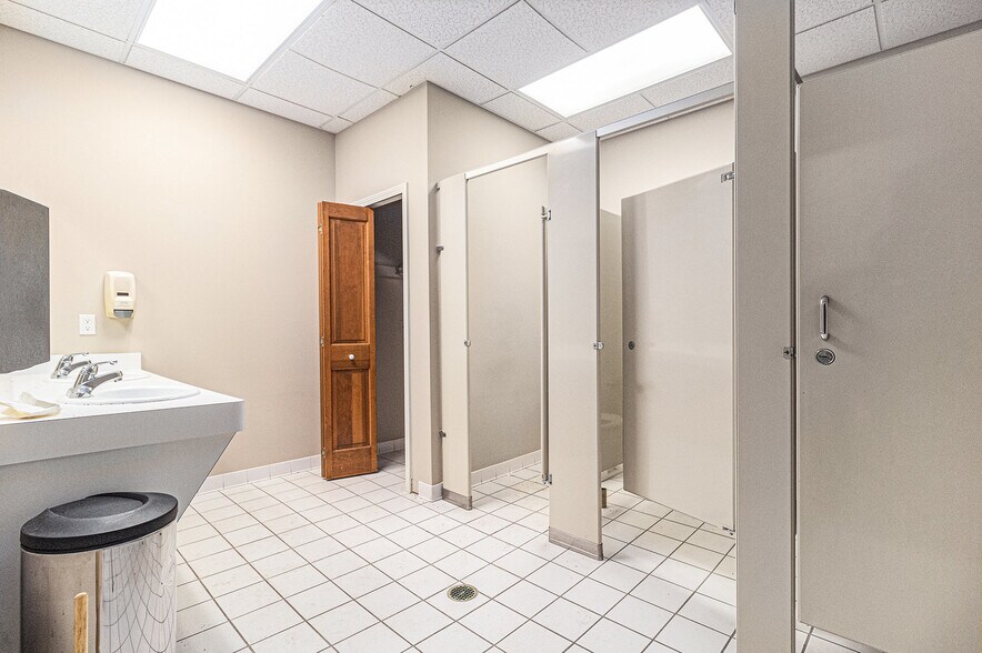 More Photos Of 27332 Woodward Ave, Royal Oak Office Residential For Lease