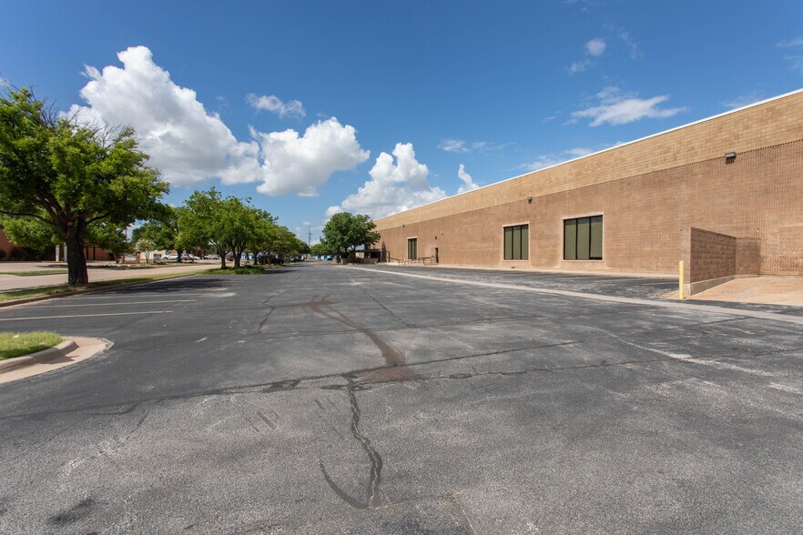 More Photos Of 2215 Southwest Pky, Wichita Falls Office For Lease