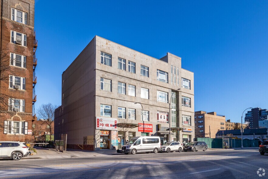 More Photos Of 141-43 Northern Blvd, Flushing Office For Sale