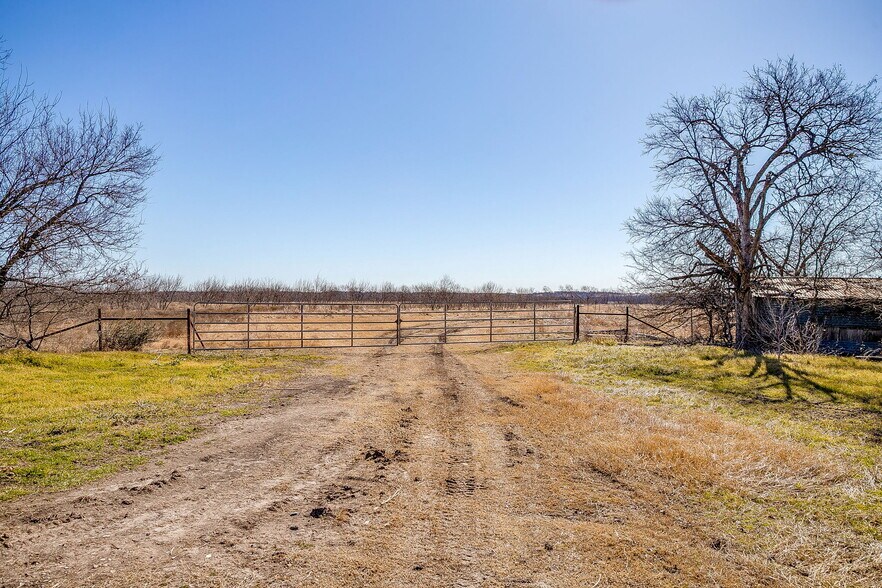 More Photos Of TBD Ivy Ln, Elm Mott Land For Sale