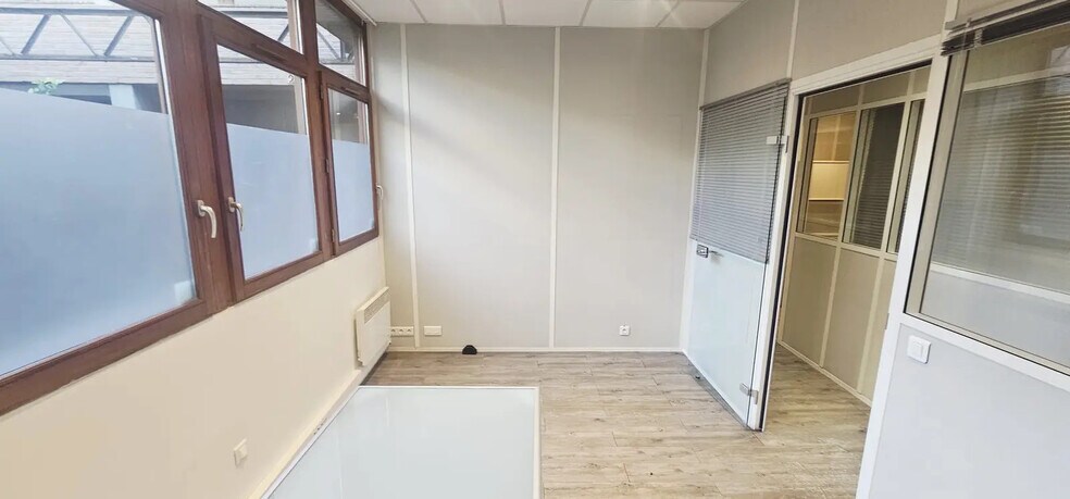 More Photos Of 250 Avenue Du Président Wilson, Saint-Denis Office For Sale
