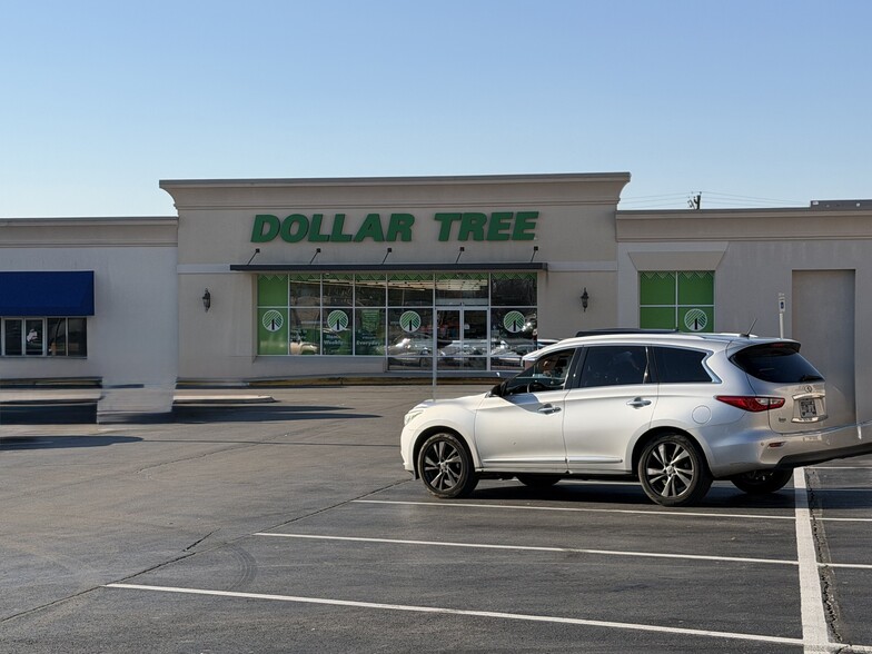 More Photos Of 100 Cumberland Plz, Crossville Unknown For Lease