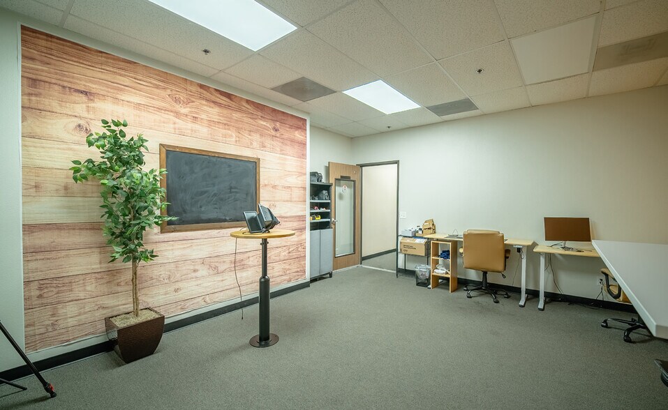 More Photos Of 307 E Carmel St, San Marcos Showroom For Lease