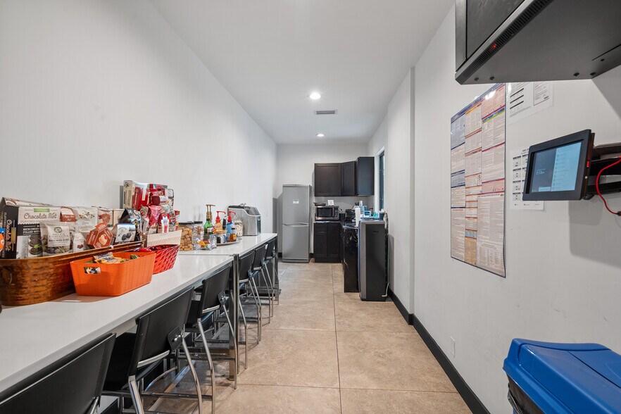 More Photos Of 4041 Wilshire Blvd, Los Angeles Office For Lease