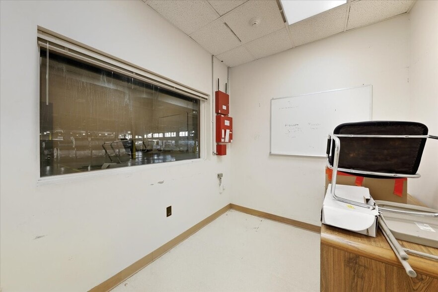 More Photos Of 440 Northland Blvd, Forest Park Manufacturing For Lease