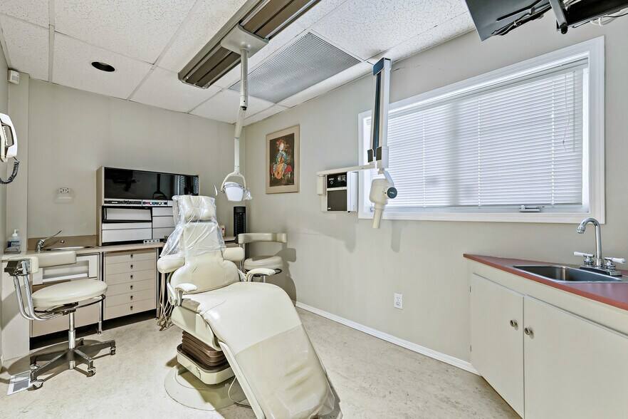 More Photos Of 5600 Elbow Dr SW, Calgary Medical For Sale