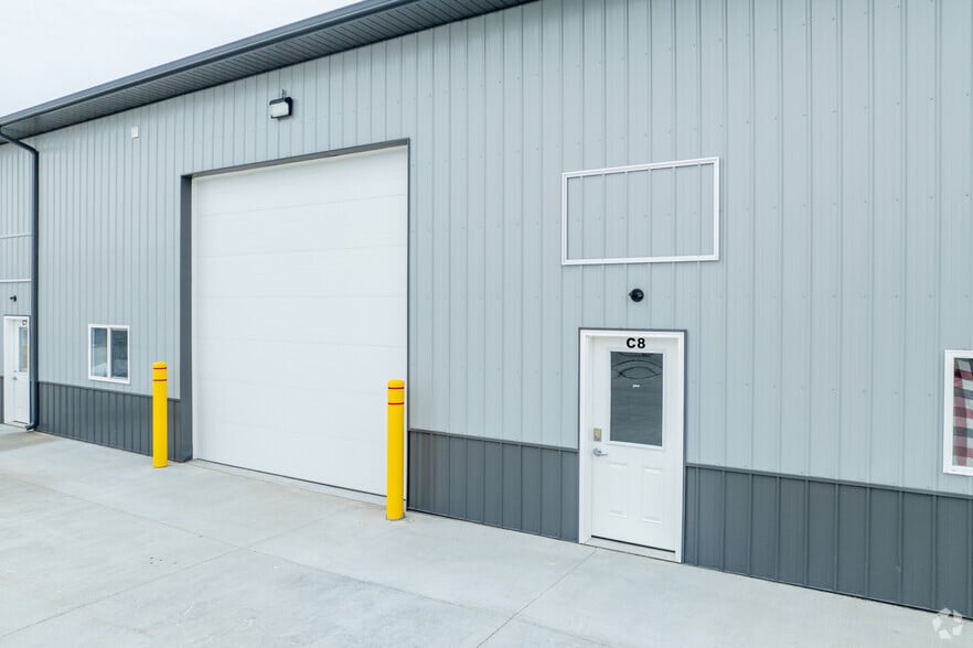 More Photos Of 4475 NE 3rd St, Des Moines Flex For Lease