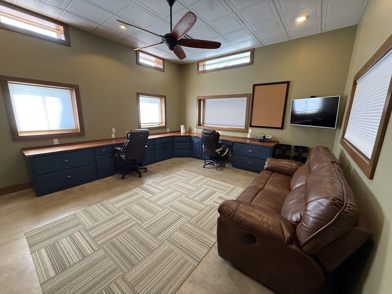 More Photos Of 805 Atlantic Ave, Franklin Light Manufacturing For Sale