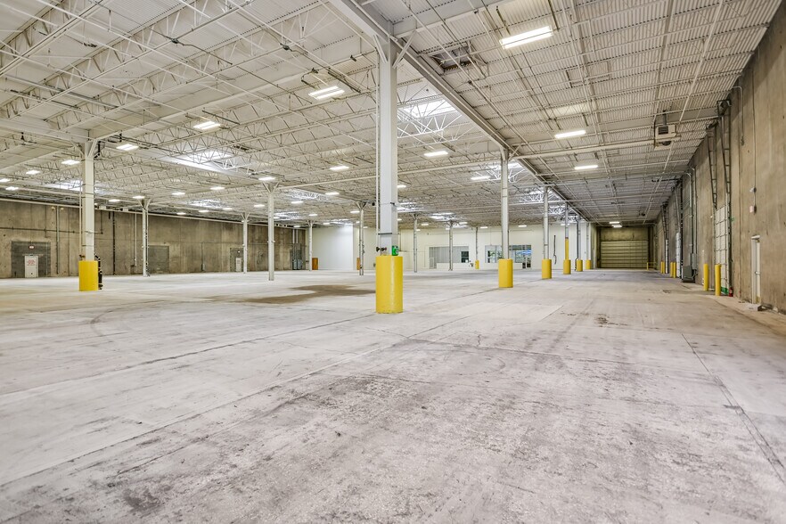 More Photos Of 10420 Metric Blvd, Austin Warehouse For Lease