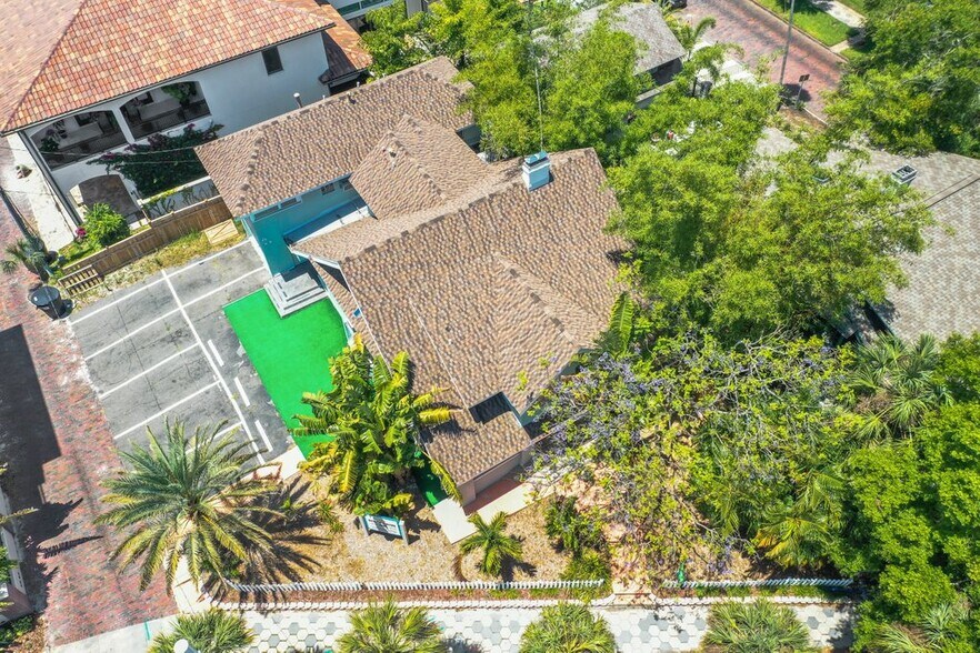 More Photos Of 532 Beach Dr NE, Saint Petersburg Hospitality For Sale