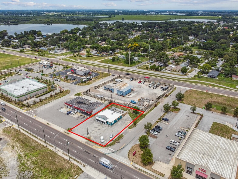 More Photos Of 275 S Lake Shore Way, Lake Alfred Restaurant For Sale