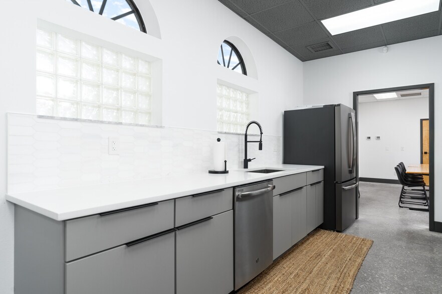 More Photos Of 223 N Causeway, New Smyrna Beach Medical For Sale