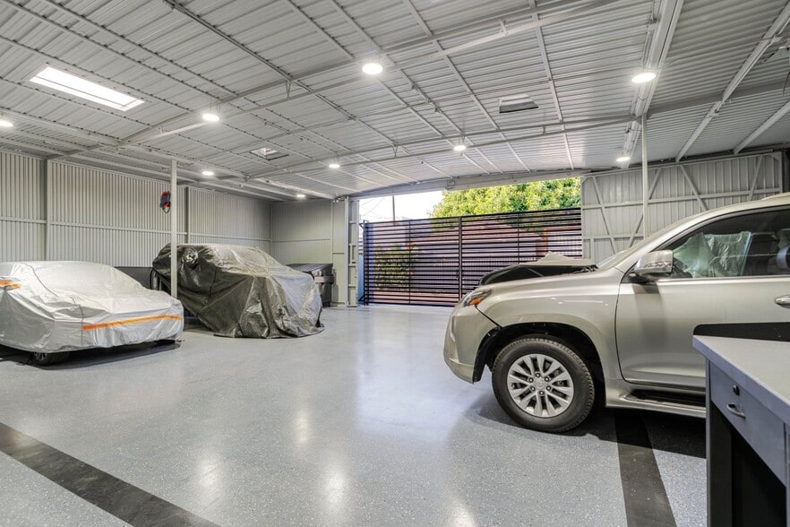 More Photos Of 11635-11637 Tuxford St, Sun Valley Warehouse For Sale