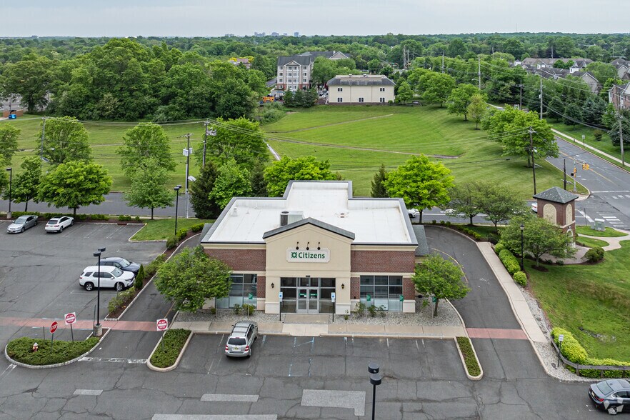 More Photos Of 149 Pierce St, Somerset General Retail For Lease